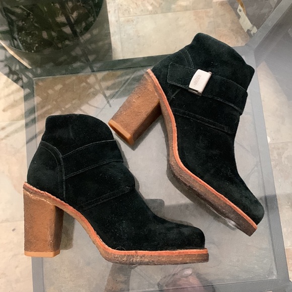UGG Brienne Booties - S/N 3212 - Picture 4 of 12